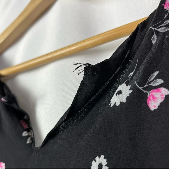 Torrid Black & Pink Floral Scoop Neck Lace Hem Blouse 3 - Picture 4 of 4